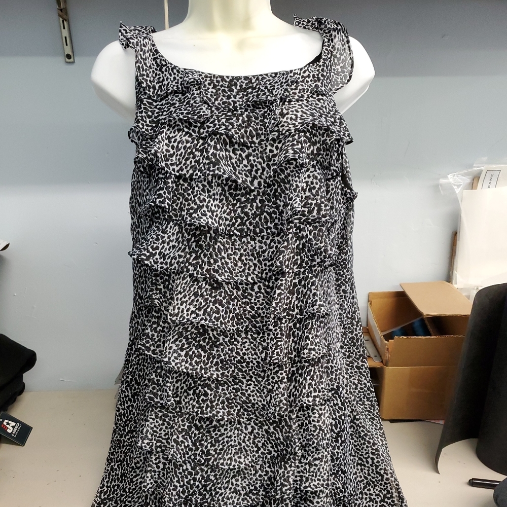 Jessica Howard size 12 Ruffle Front